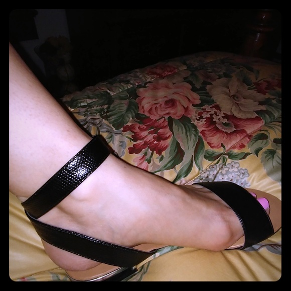 Black sandals with buckle - Picture 2 of 6